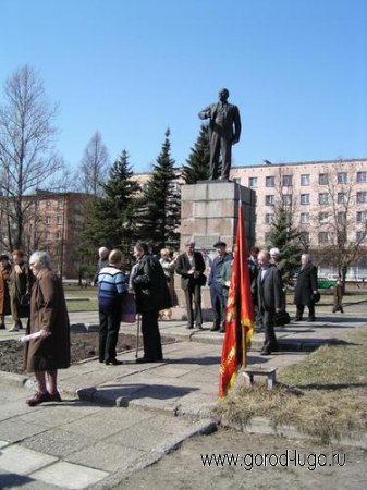О минировании памятника Ленину в Луге сообщила "честная" лжетеррористка