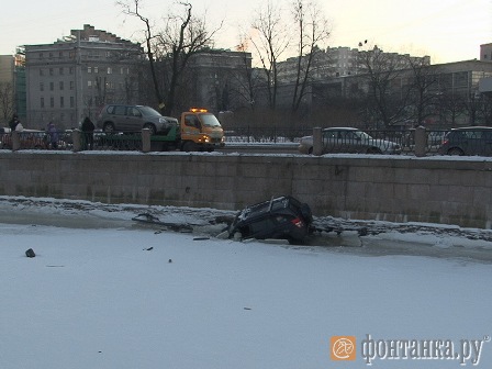 28 января в Петербурге  в реку Карповку упал автомобиль