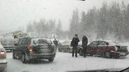 В Финляндии крупная автомобильная авария, 200 автомобилей, более 40 пострадавших