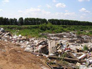 Возбуждены административные дела по фактам загрязнения почв промышленными отходами