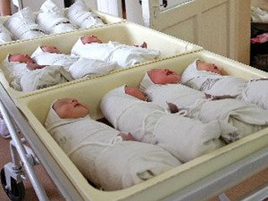 Область увеличила выплаты на новорожденных детей