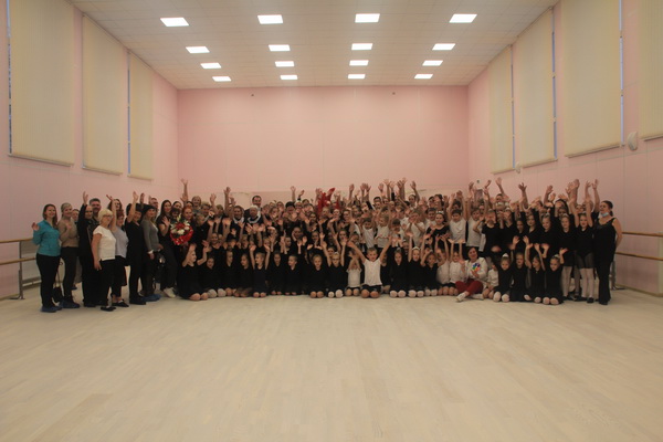 В ДК города Луга после ремонта открыли хореографический зал